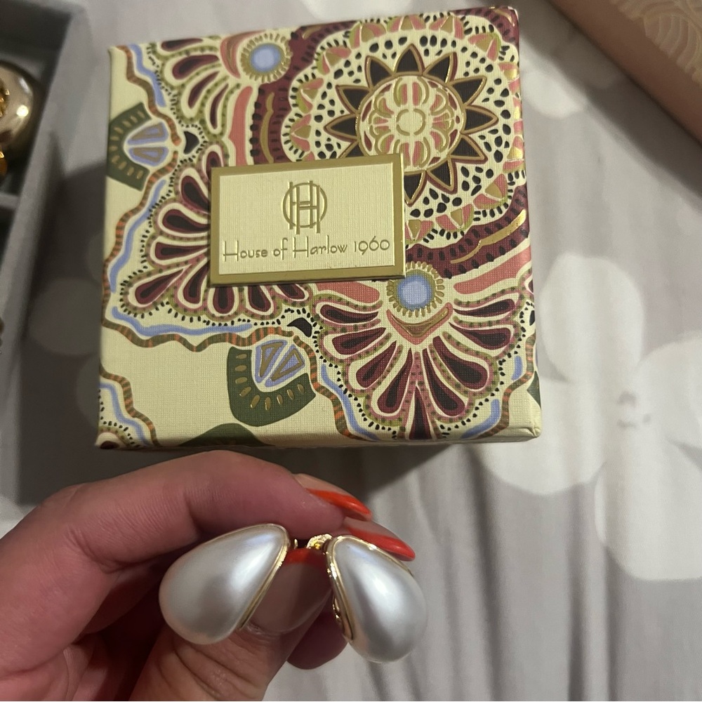 House of Harlow 1960 Gold and White Earrings